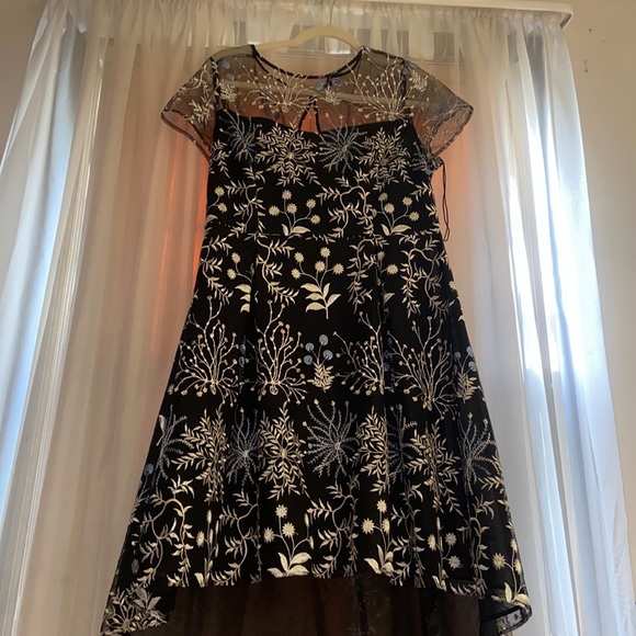 Fun party dress - Picture 3 of 6